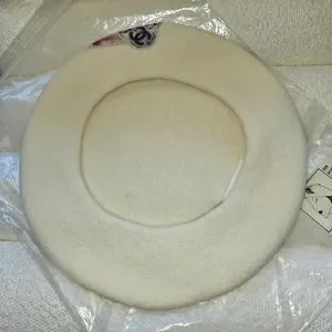 AUTHENTIC CHANEL BERET CAMELLIA IVORY 100% WOOL BNWT $_57.PNG?set_id=880000500F main image 4